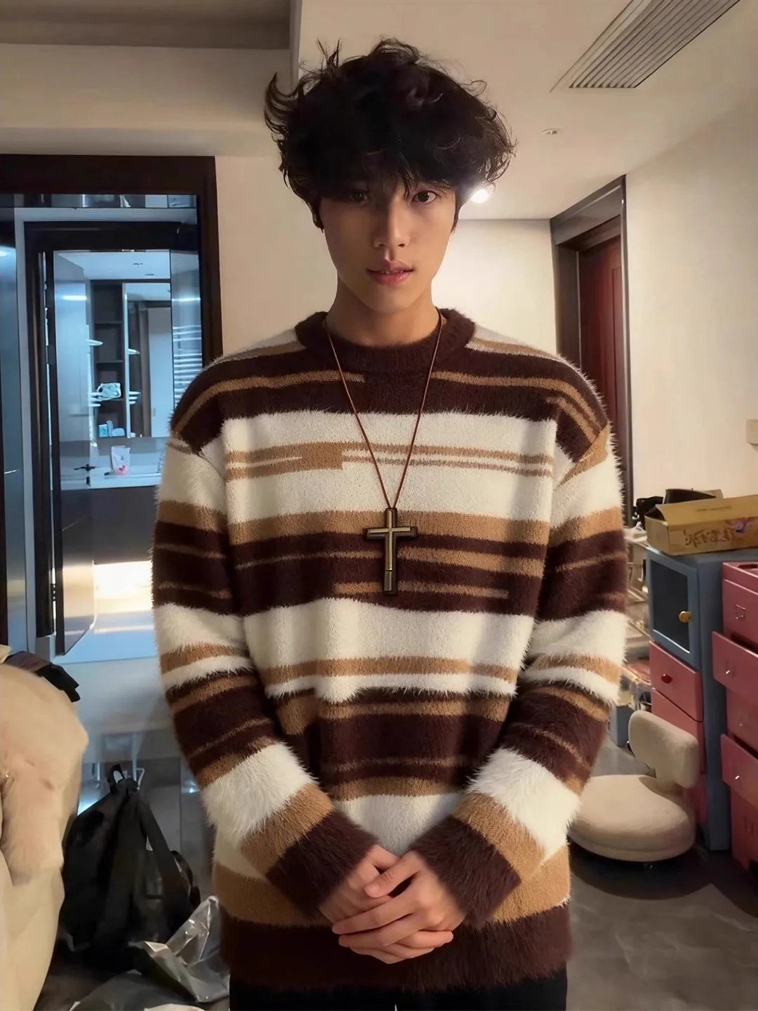 Мягкий уютный мужской свитер с круглым вырезом, зимний, в американском стиле, с полосками, вязаный, теплый базовый слой
Мягкий уютный мужской свитер с круглым вырезом, зимний, в американском стиле, с полосками, вязаный, теплый базовый слой