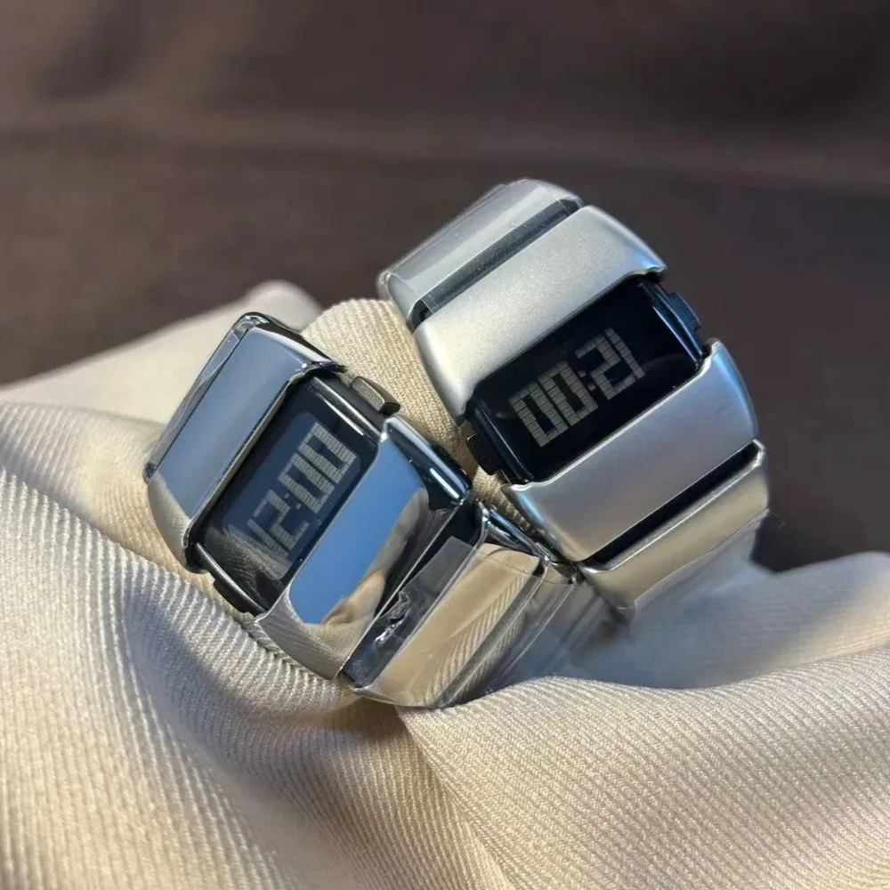 American Fashion LED Electronic Watch Silicone Watch Strap Waterproof Quartz Watch Rectangular Dial Men's Electronic Watches
American Fashion LED Electronic Watch Silicone Watch Strap Waterproof Quartz Watch Rectangular Dial Men's Electronic Watches