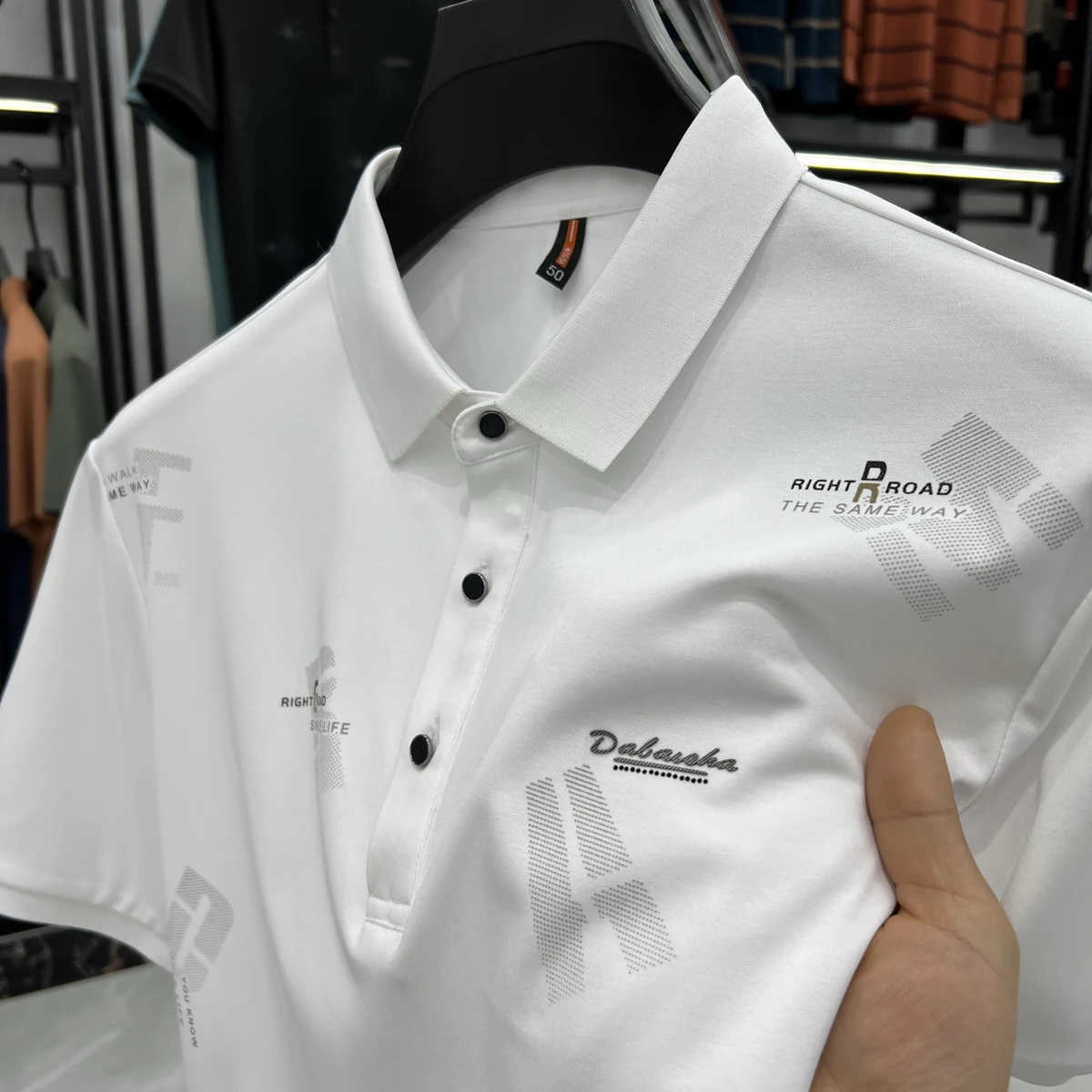 Luxury brand men's polo shirt short sleeved 2024 summer new silk cotton comfortable casual T-shirt fashion letter printed top
Luxury brand men's polo shirt short sleeved 2024 summer new silk cotton comfortable casual T-shirt fashion letter printed top