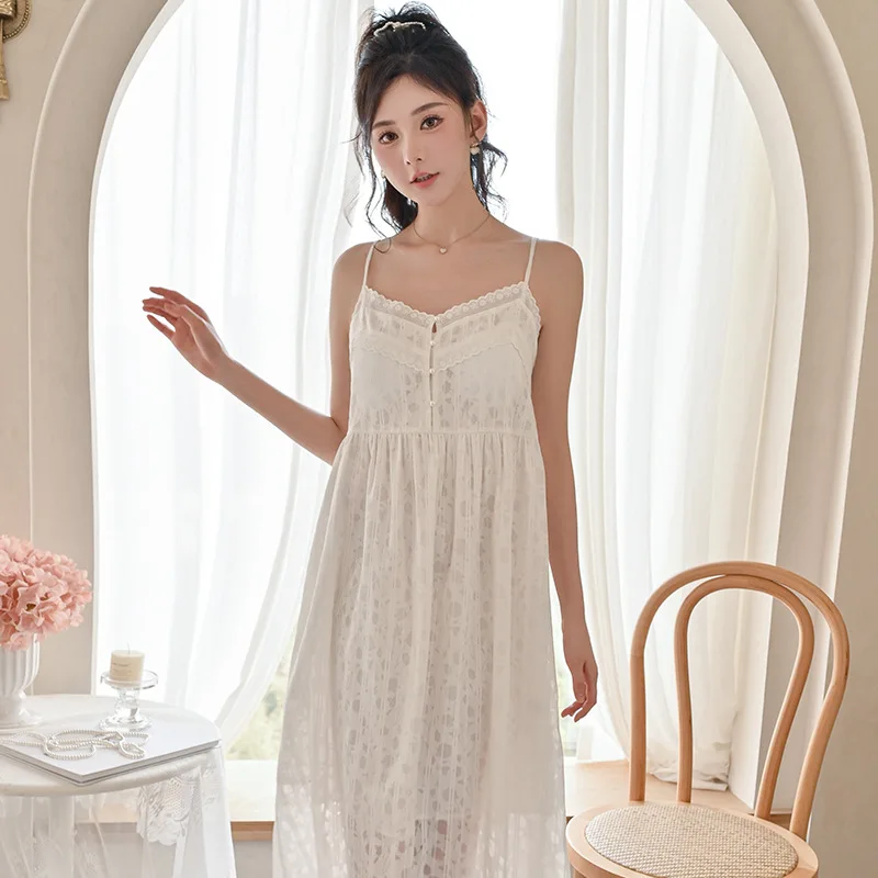 Sexy V-neck Cotton Embroidery Princess Nightgowns For Women Summer Sleeveless White Nightwear With Breast Pads Plus Dress
Sexy V-neck Cotton Embroidery Princess Nightgowns For Women Summer Sleeveless White Nightwear With Breast Pads Plus Dress