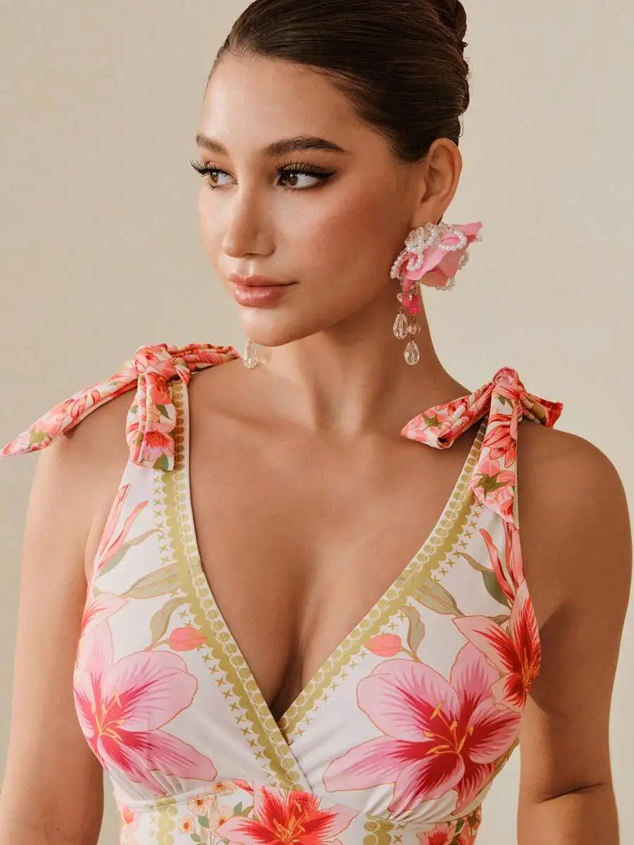 Womens V-Neck Tie-Up Floral Print Tankini Swimsuit Two Piece Beach Set
Womens V-Neck Tie-Up Floral Print Tankini Swimsuit Two Piece Beach Set