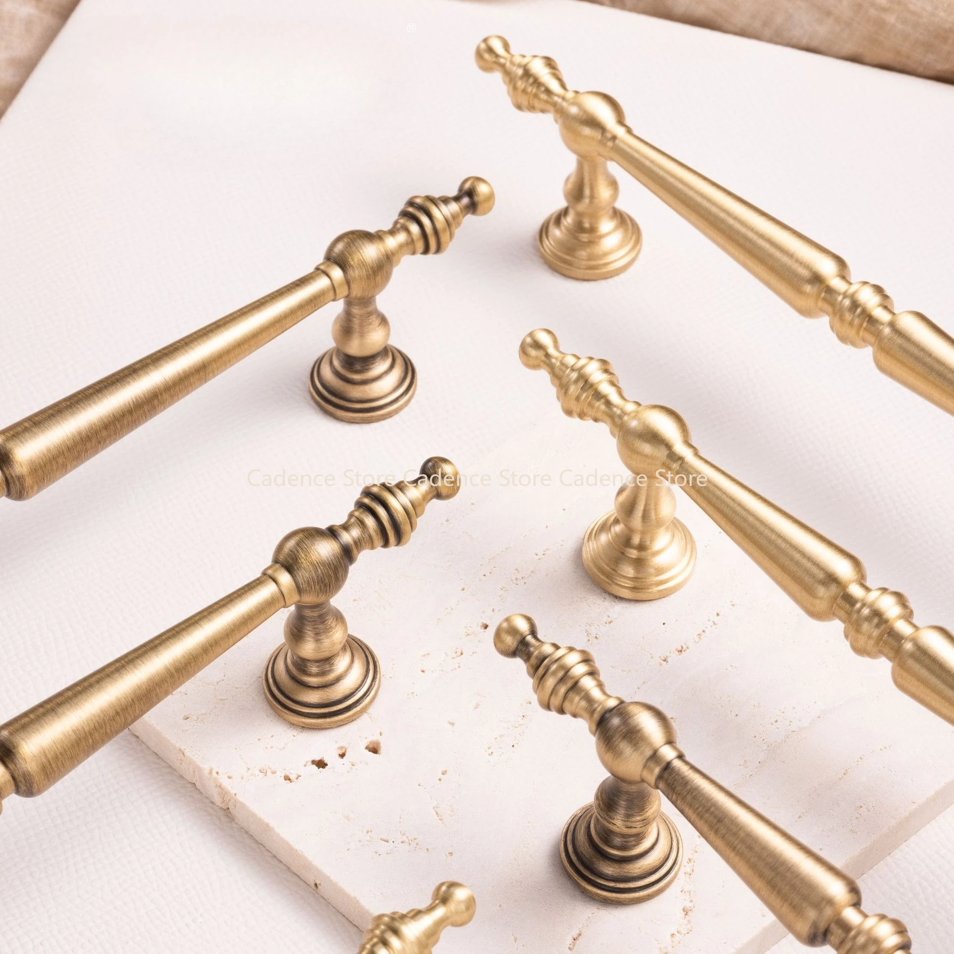 Креативная ручка в французском стиле, легкая роскошь, с двумя отверстиями, длинная, для дверей шкафов, обувниц, ящиков, круглая, шарообразная, тонкая
Креативная ручка в французском стиле, легкая роскошь, с двумя отверстиями, длинная, для дверей шкафов, обувниц, ящиков, круглая, шарообразная, тонкая