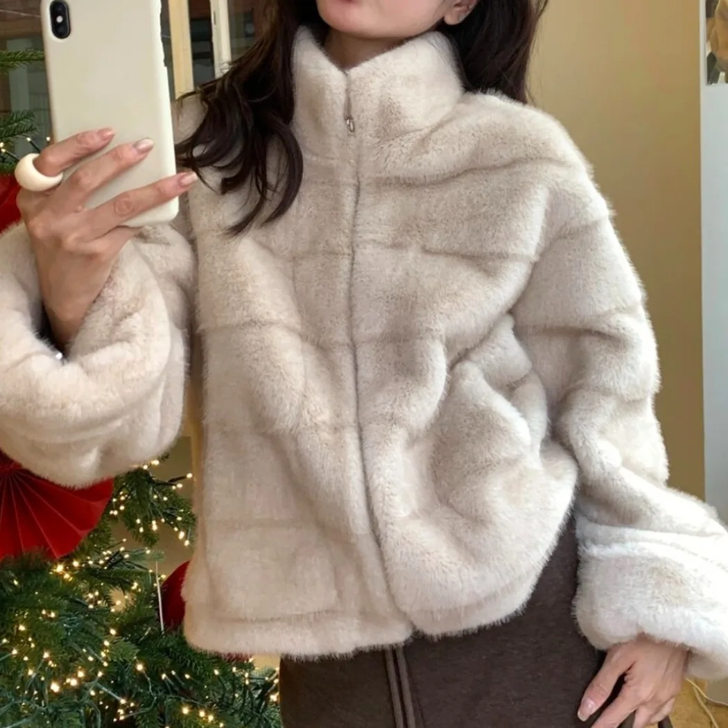 Chic Autumn Winter ort Coat Women's Faion Retro Design Stand Collar Fake Mink Fur Jaet Warm Cotton Polyester Straight Cut
Chic Autumn Winter ort Coat Women's Faion Retro Design Stand Collar Fake Mink Fur Jaet Warm Cotton Polyester Straight Cut