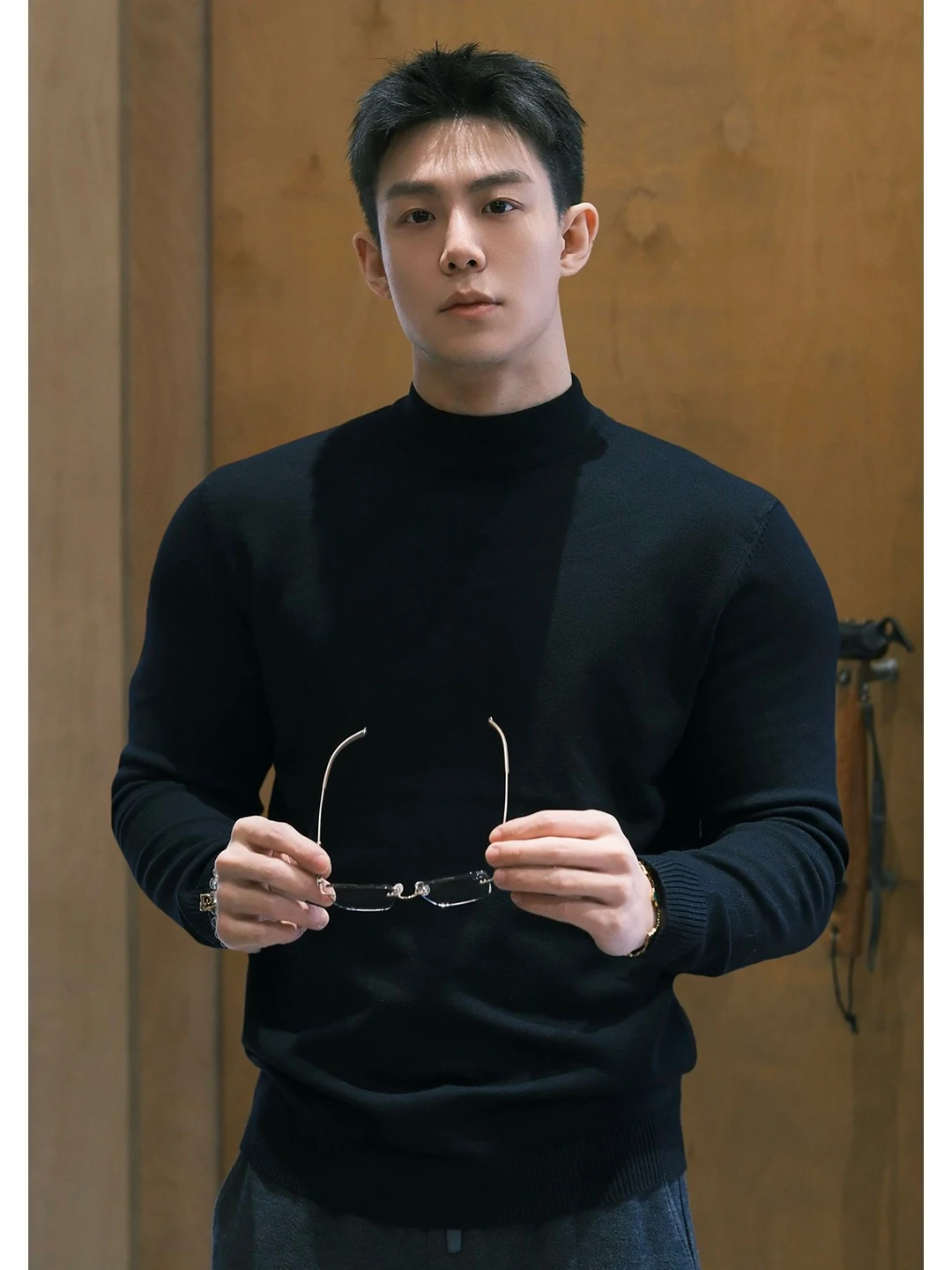 Men's Slim Fit Knitted Sweater Half High Collar Autumn Winter Black Heavyweight Warm Woolen Top Skin-friendly Commute Fashion
Men's Slim Fit Knitted Sweater Half High Collar Autumn Winter Black Heavyweight Warm Woolen Top Skin-friendly Commute Fashion