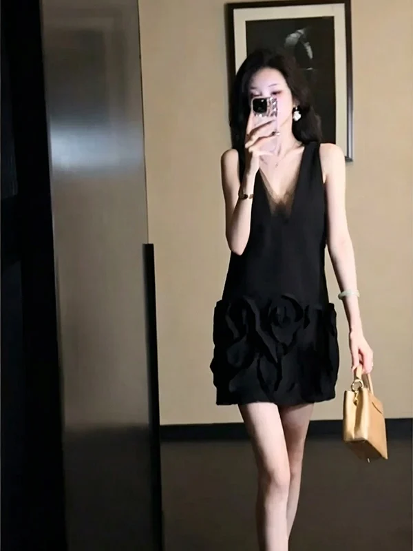 Elegant V-Neck Sleeveless Dress Women's Summer New Style Date Black Dress Sexy Natural Waist Commute Style A-Line Skirt
Elegant V-Neck Sleeveless Dress Women's Summer New Style Date Black Dress Sexy Natural Waist Commute Style A-Line Skirt