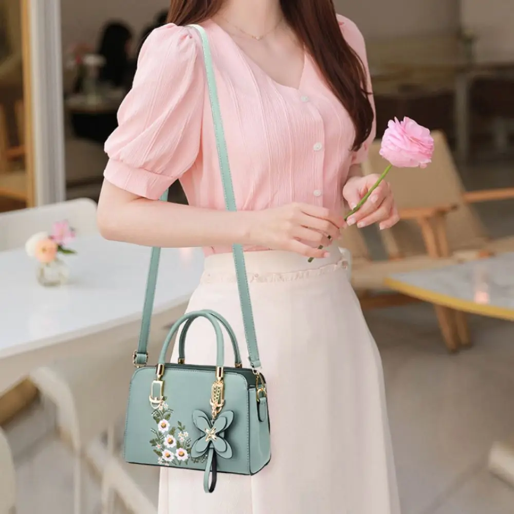 Elegant PU Mommy Bag Large Capacity Y2K Pendant Embroidery Square Bag Tote Bag Sweet Elegant Shoulder Bag Chinese Style
Elegant PU Mommy Bag Large Capacity Y2K Pendant Embroidery Square Bag Tote Bag Sweet Elegant Shoulder Bag Chinese Style