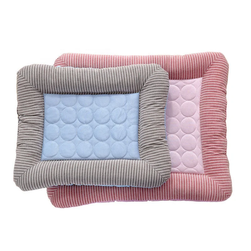 Cat house All Seasons Universal summer supplies warm baby cat sleeping mat pet bed
Cat house All Seasons Universal summer supplies warm baby cat sleeping mat pet bed