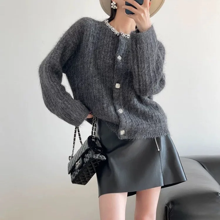 Spring 2026 Fashionable Diamond Embedded round Neck Sweater Jacket Women's Soft Cozy Top Luxury Style Long Sleeve Button up
Spring 2026 Fashionable Diamond Embedded round Neck Sweater Jacket Women's Soft Cozy Top Luxury Style Long Sleeve Button up