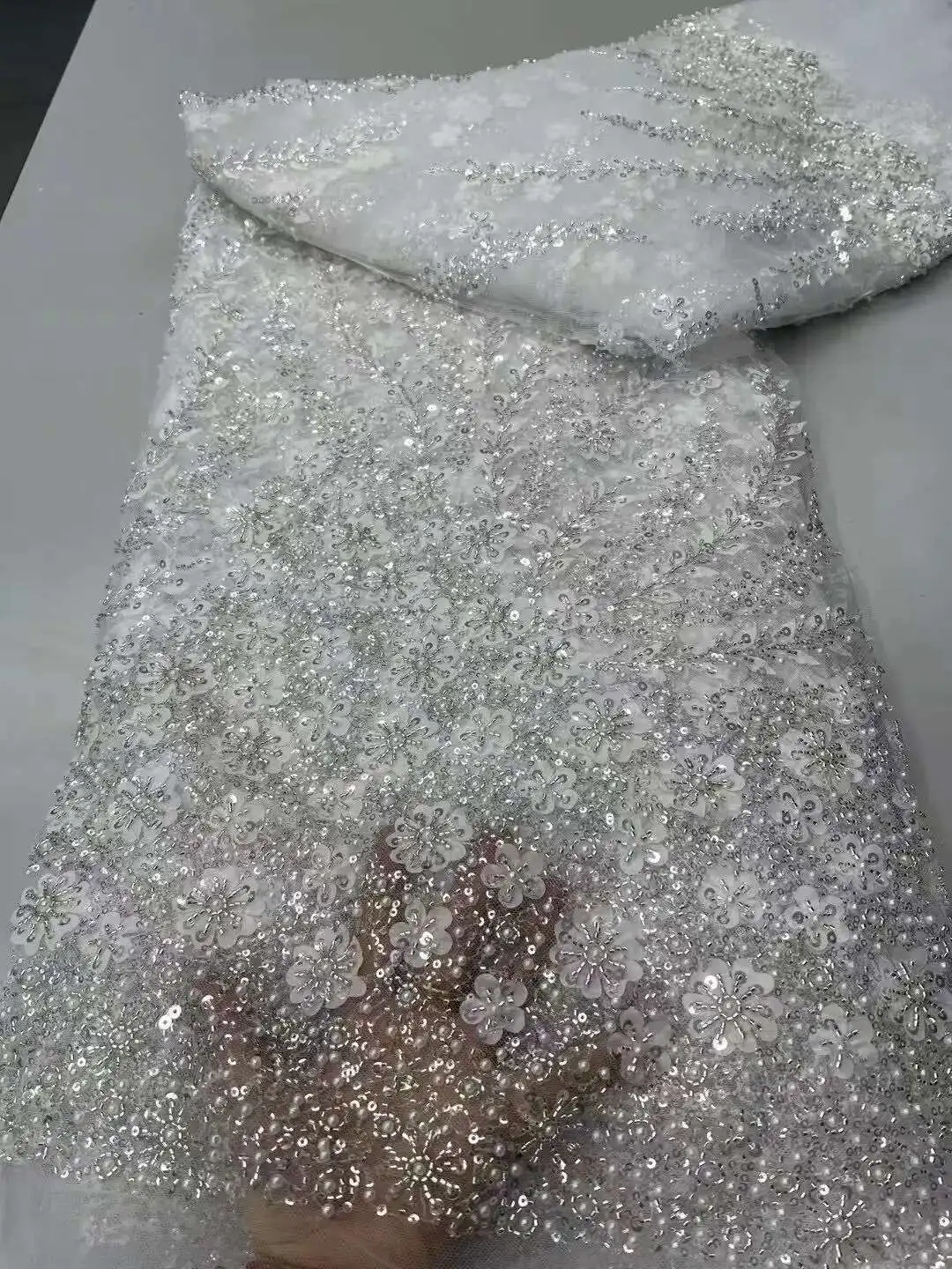 New Fashion African Design French Sequins Lace Hot Sale Embroidery Luxury Beads Nigerian Net Tulle Lace Fabric For Party Dress
New Fashion African Design French Sequins Lace Hot Sale Embroidery Luxury Beads Nigerian Net Tulle Lace Fabric For Party Dress
