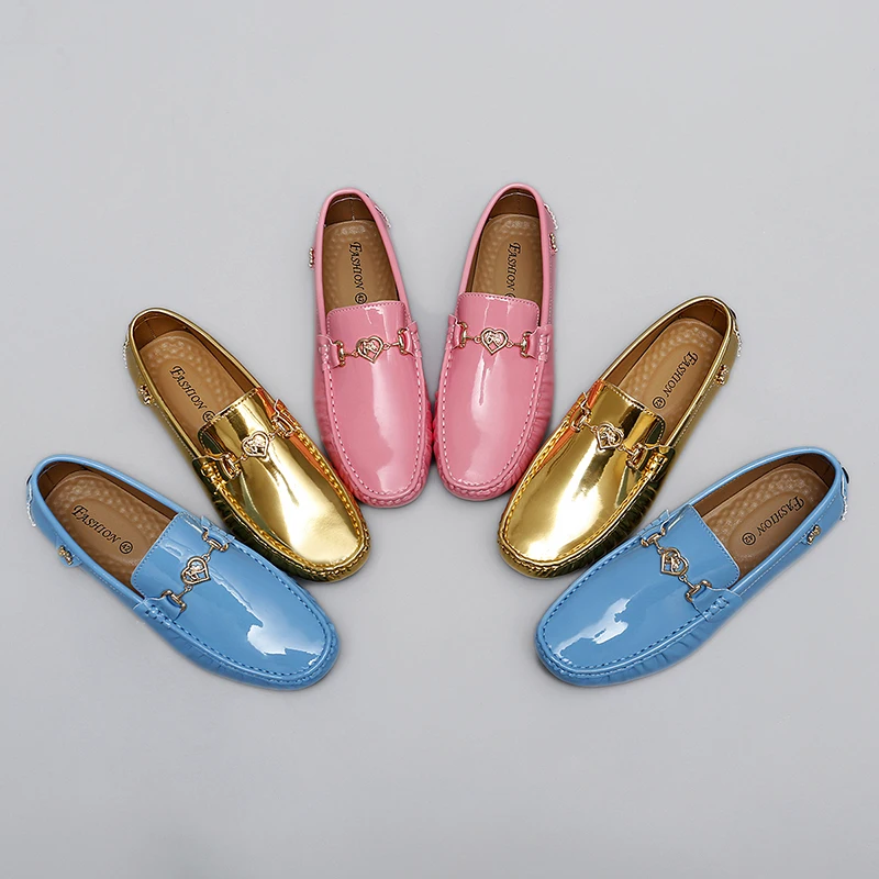 Пара мужских повседневных модных лоферов из лакированной кожи, мокасины, обувь для вождения без шнуровки, размер 35-48, женская и мужская удобная обувь на плоской подошве
Пара мужских повседневных модных лоферов из лакированной кожи, мокасины, обувь для вождения без шнуровки, размер 35-48, женская и мужская удобная обувь на плоской подошве