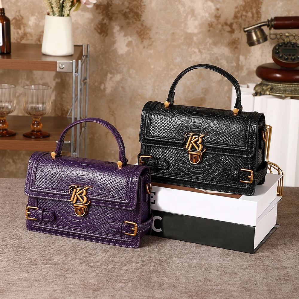 Женская сумка 2026 года, новая модная сумка через плечо с узором под кожу змеи, дизайнерская высококачественная универсальная сумка.
Женская сумка 2026 года, новая модная сумка через плечо с узором под кожу змеи, дизайнерская высококачественная универсальная сумка.