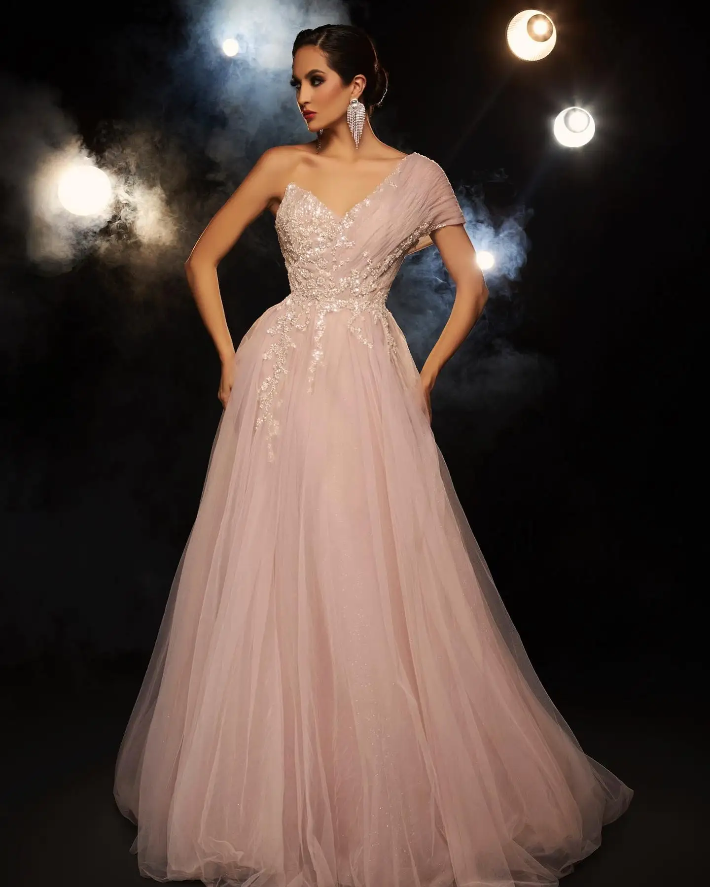 Linyang Light Pink One Shoulder Luxury Prom Dresses for Women Beaded Midi Women Ball Gown
Linyang Light Pink One Shoulder Luxury Prom Dresses for Women Beaded Midi Women Ball Gown