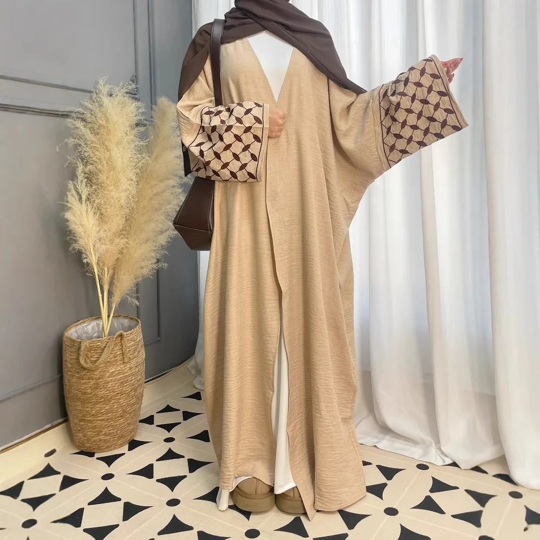 Women's Clothing Muslim Abaya Embroidered Plaid Simple Long Loose Dress Robe Abaya Solid Color
Women's Clothing Muslim Abaya Embroidered Plaid Simple Long Loose Dress Robe Abaya Solid Color