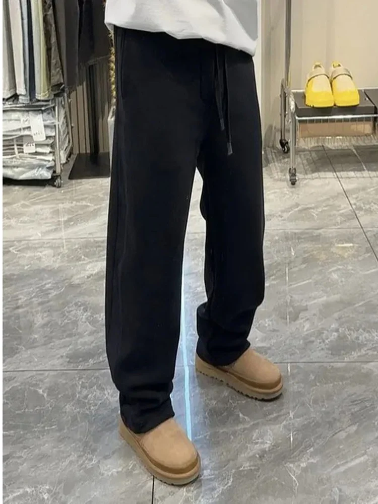 Men's Casual Sports Pants Double-Sided Fce Wide Leg Straight Cut Loose Warm Luxury Winter 2025 Faion Trend
Men's Casual Sports Pants Double-Sided Fce Wide Leg Straight Cut Loose Warm Luxury Winter 2025 Faion Trend