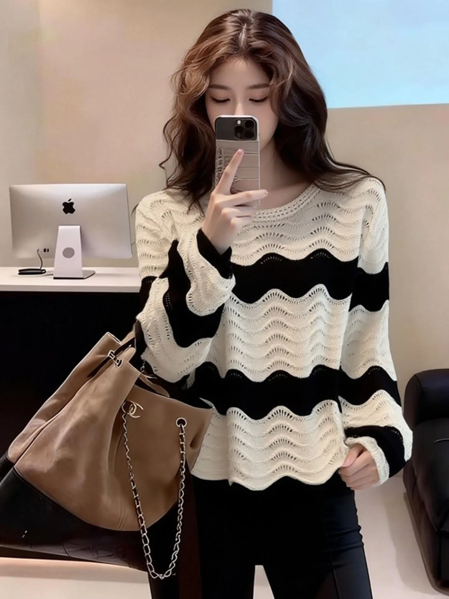 Свободный вязаный свитер с длинными рукавами и круглым вырезом для женщин, новинка весенней коллекции, с ажурными вставками, в стиле колор-блок, в полоску, в корейском стиле
Свободный вязаный свитер с длинными рукавами и круглым вырезом для женщин, новинка весенней коллекции, с ажурными вставками, в стиле колор-блок, в полоску, в корейском стиле