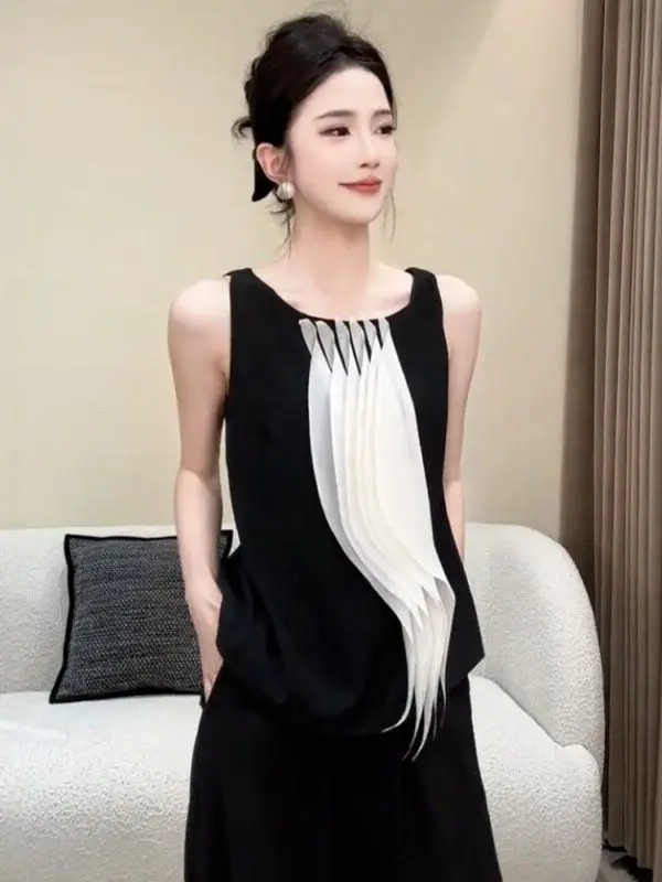 Elegant Black White Color Block Blouse Women's Summer New Loose Slimming Top French Style Sleeveless Shirt with Lace Hem
Elegant Black White Color Block Blouse Women's Summer New Loose Slimming Top French Style Sleeveless Shirt with Lace Hem