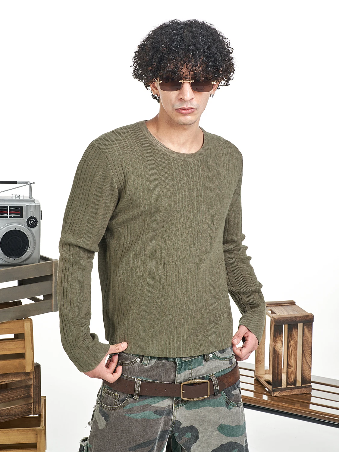 Мягкий повседневный вязаный свитер с длинными рукавами и круглым вырезом, в вертикальную полоску, MT99, классический базовый стиль, легкий, модный, для городского образа.
Мягкий повседневный вязаный свитер с длинными рукавами и круглым вырезом, в вертикальную полоску, MT99, классический базовый стиль, легкий, модный, для городского образа.