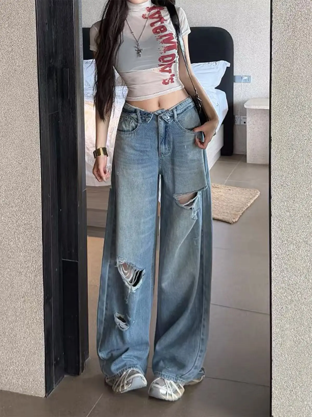 Y2K High Waist Washed Fashion Ripped Women Wide Leg Pants Casual Pure Color Street Full Length Jeans Summer Vintage Streetwear
Y2K High Waist Washed Fashion Ripped Women Wide Leg Pants Casual Pure Color Street Full Length Jeans Summer Vintage Streetwear