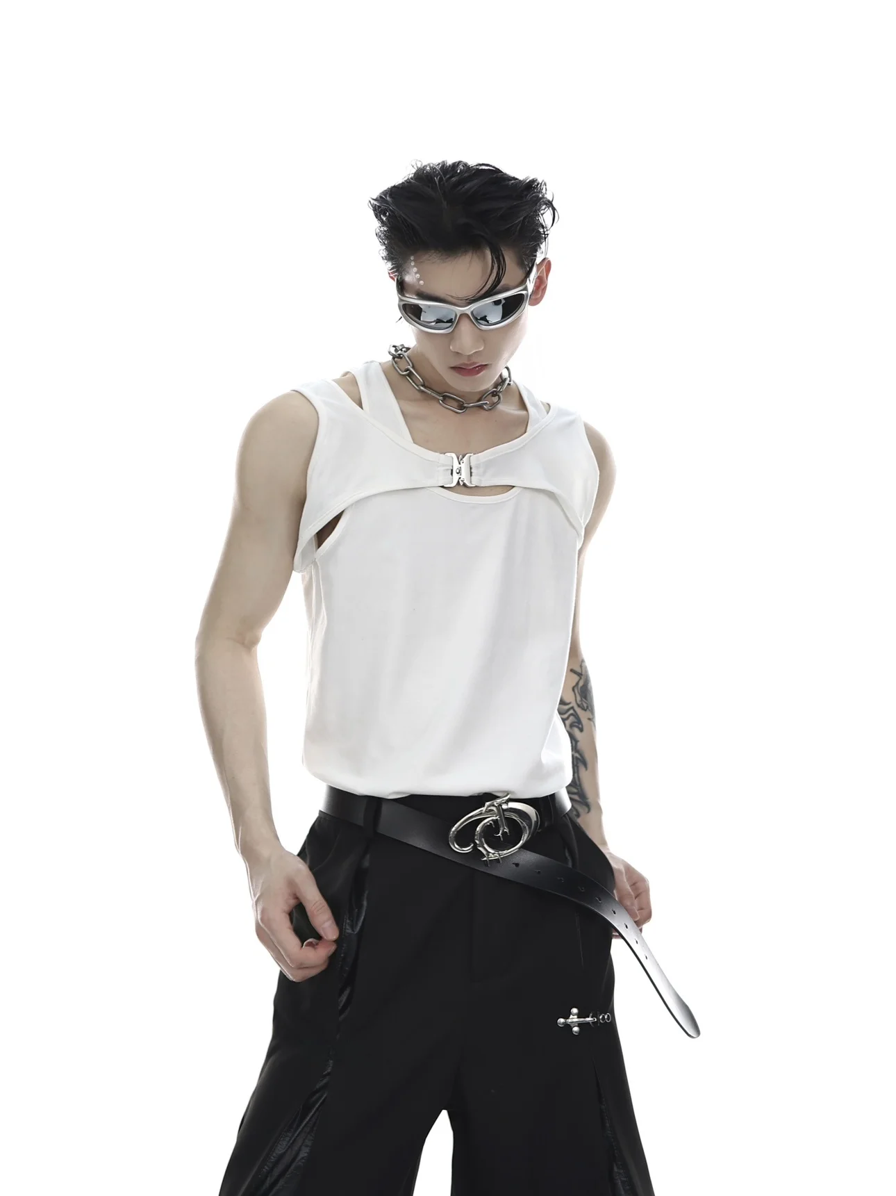 GARGUE TCULTURE Men's Slim Fit Metal Buckle Sleeveless Vest Youth Fashion Base Shirt Printed Cotton Polyester Composite Fabric
GARGUE TCULTURE Men's Slim Fit Metal Buckle Sleeveless Vest Youth Fashion Base Shirt Printed Cotton Polyester Composite Fabric