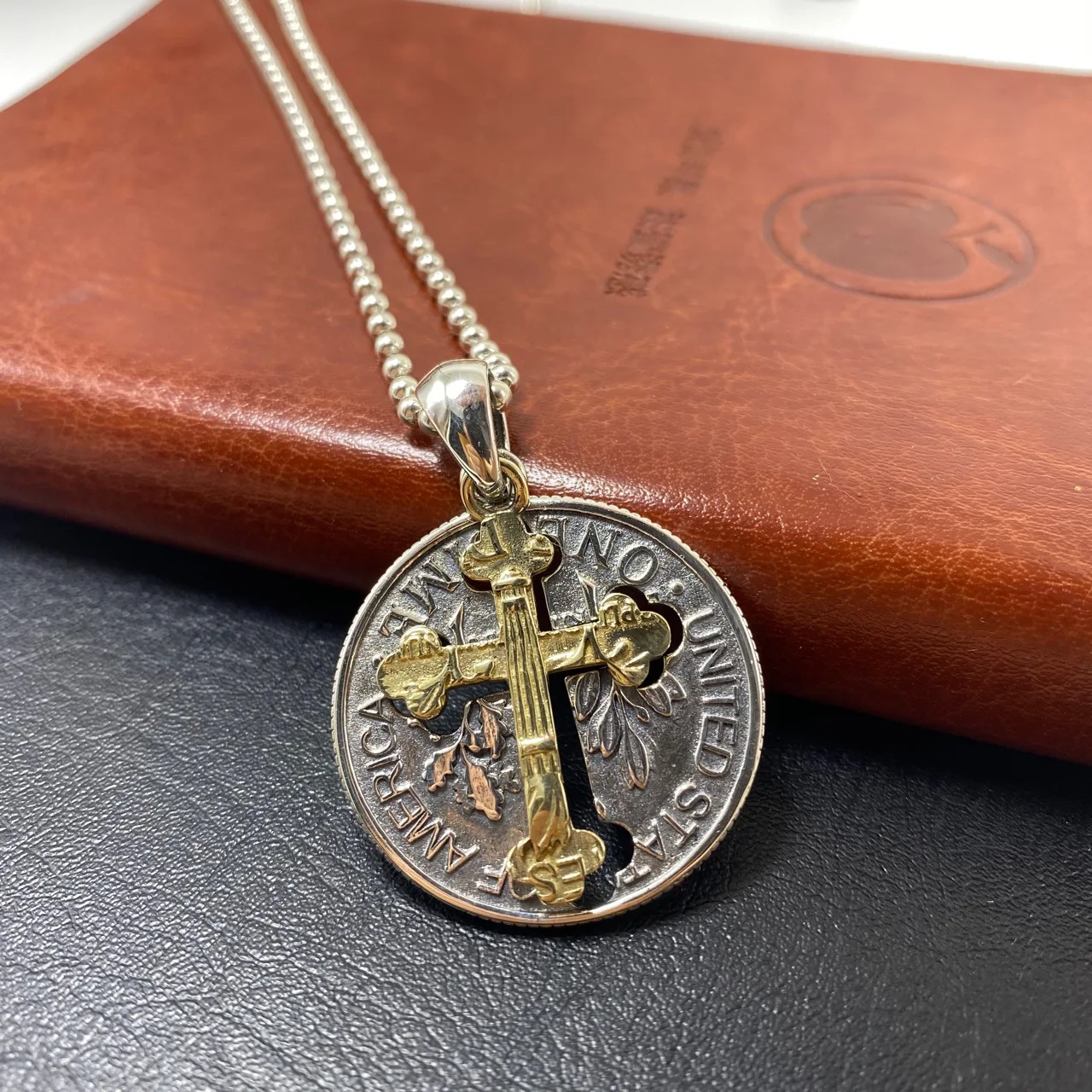 S925 double layer cross necklace menpopularretro sterling silver hip hop round brand trendy pendant
S925 double layer cross necklace menpopularretro sterling silver hip hop round brand trendy pendant