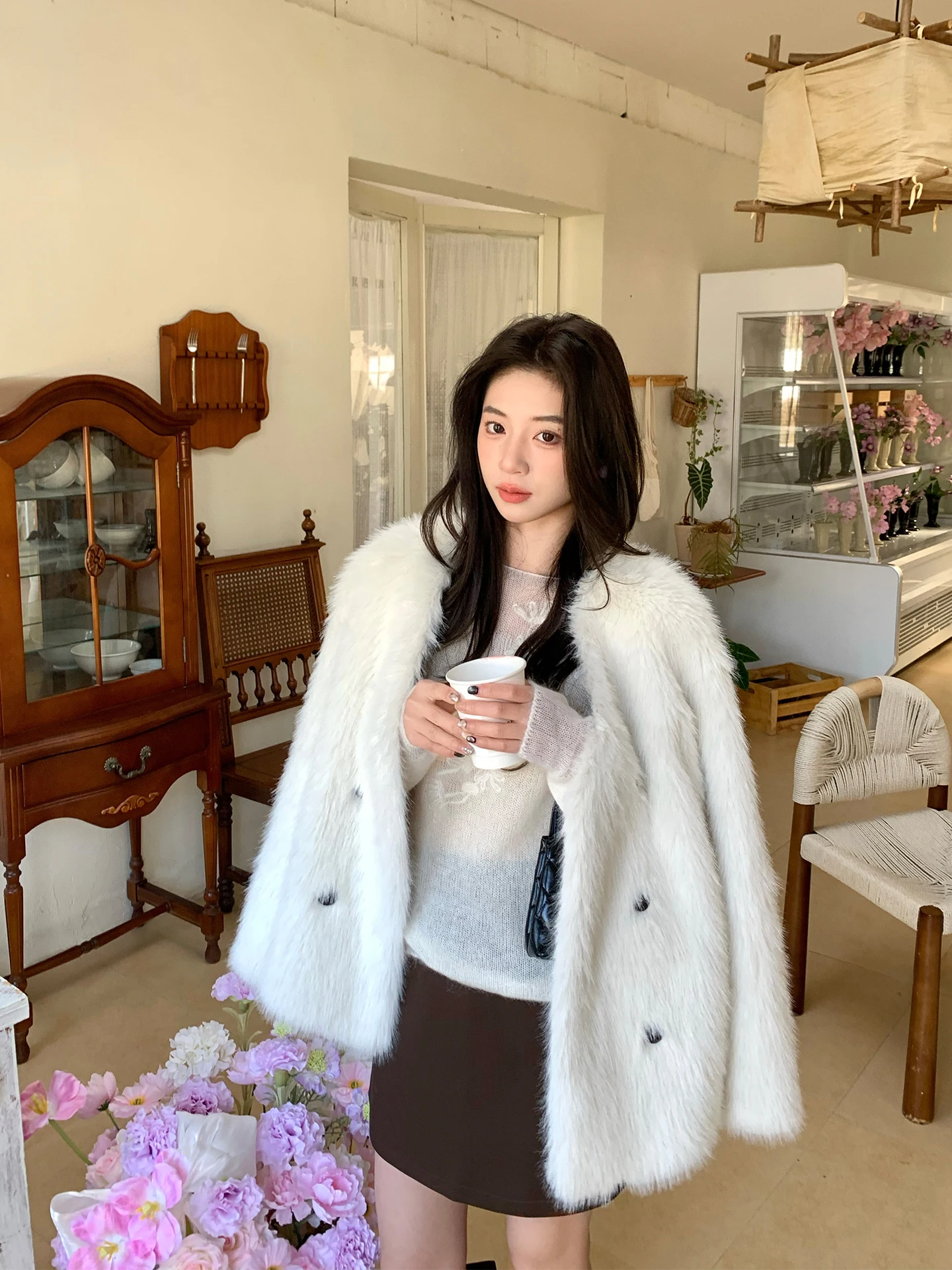 INON White Fur Coat Women's 2026 New Long Hair Eco-friendly Warmth Large Coat V-ne Double-row Button
INON White Fur Coat Women's 2026 New Long Hair Eco-friendly Warmth Large Coat V-ne Double-row Button