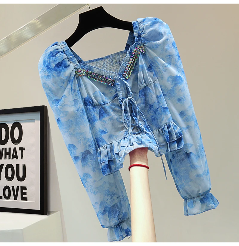 Fungus Edge Strap Square Neck Sunscreen Shirt Short Blue Blouse Ladies 2025 Summer Short Ruffle Edge Diamond Pleated Waist Top
Fungus Edge Strap Square Neck Sunscreen Shirt Short Blue Blouse Ladies 2025 Summer Short Ruffle Edge Diamond Pleated Waist Top