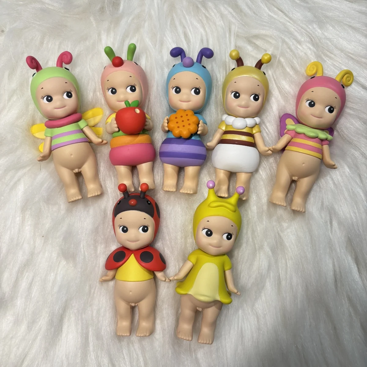 Мини-фигурка Сонни Ангела, серия «Мир жуков», слепая коробка, божья коровка, стрекоза, муравья, бабочка, улитка, гусеница, шмель, SAS65775 
Мини-фигурка Сонни Ангела, серия «Мир жуков», слепая коробка, божья коровка, стрекоза, муравья, бабочка, улитка, гусеница, шмель, SAS65775