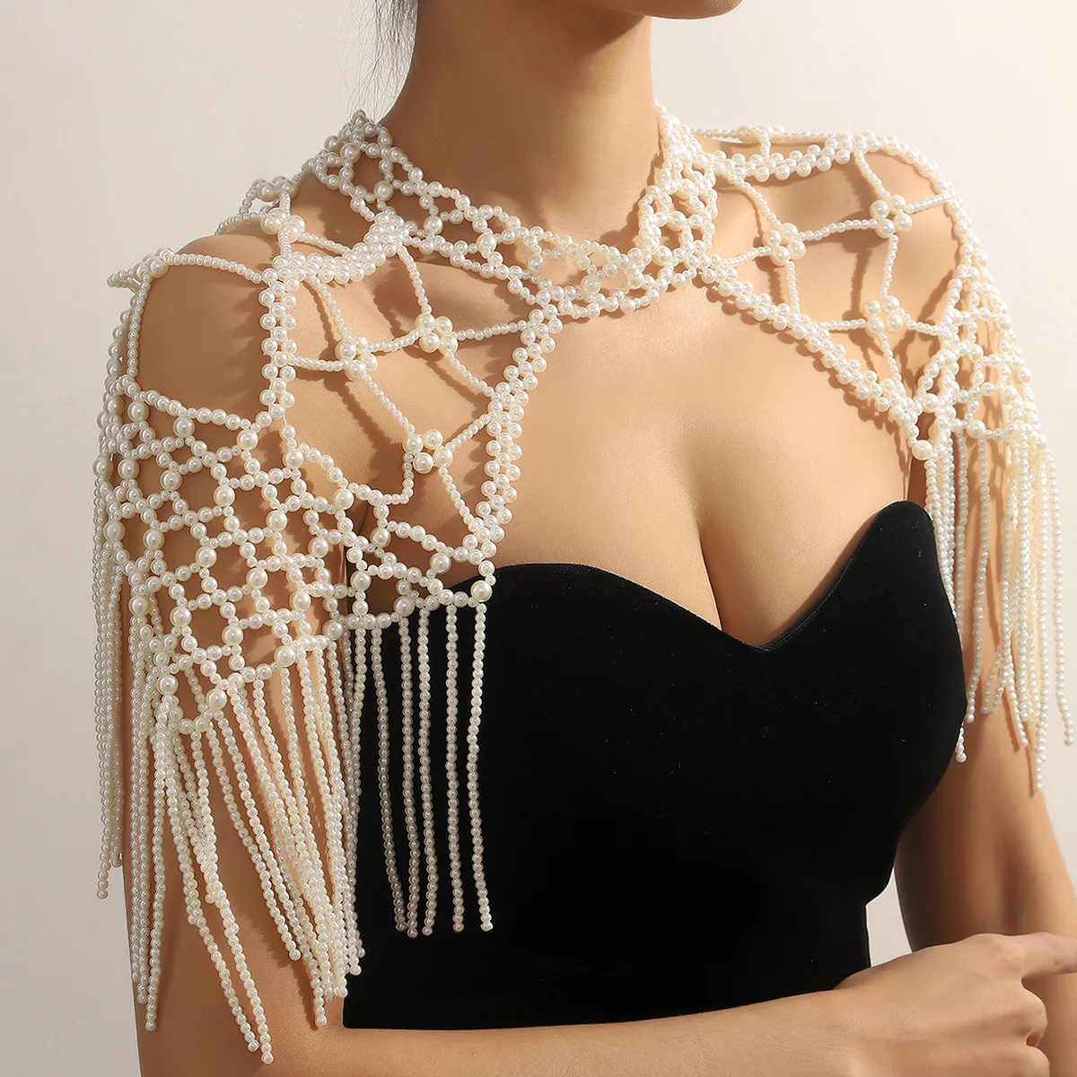 European and American jewelry pearl shawl cheongsam dress personalized necklace shoulder chain clothing body chain
European and American jewelry pearl shawl cheongsam dress personalized necklace shoulder chain clothing body chain
