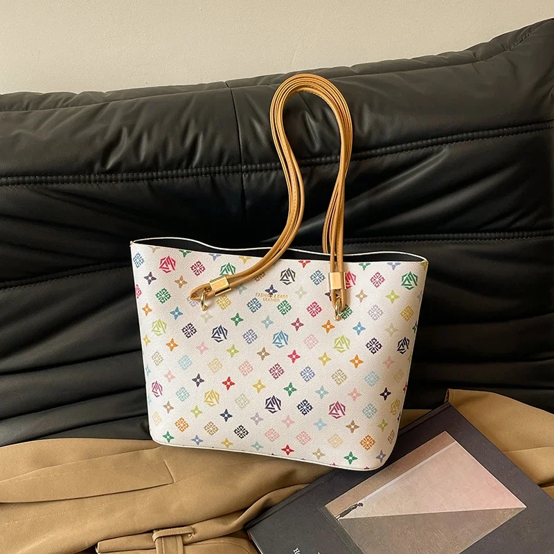 Fashionable Trendy Letter Logo Print Crossbody Handbag With Leather And Large Capacity High-End For Women
Fashionable Trendy Letter Logo Print Crossbody Handbag With Leather And Large Capacity High-End For Women