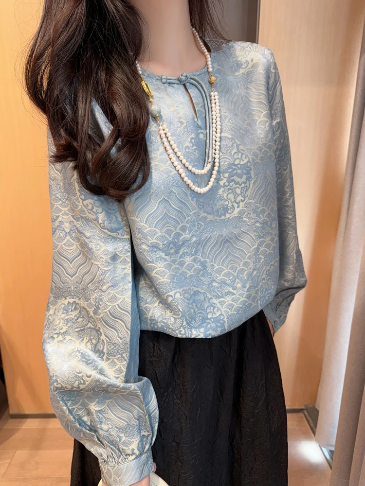 Elegant Blue Silk Embroidered round Neck Top Chinese Style Shirt Unique Personality Ideal for 25-35 Years Old Women
Elegant Blue Silk Embroidered round Neck Top Chinese Style Shirt Unique Personality Ideal for 25-35 Years Old Women