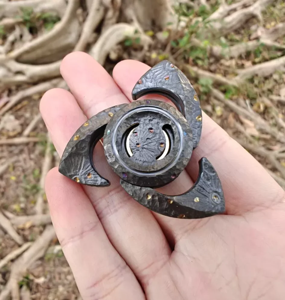 Used EDC Xedc spinner Fingertip gyroscope Decompression toys
Used EDC Xedc spinner Fingertip gyroscope Decompression toys