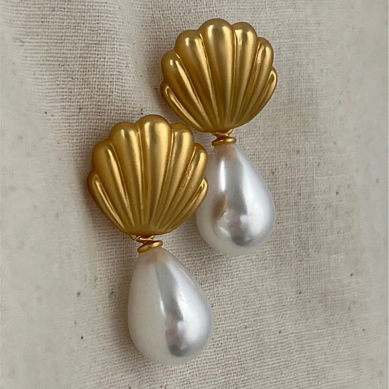 French Vintage Do Old Frosted Shell Shape Water Drop Earrings Creative Elegant For Women To Wear Commuting Accessories
French Vintage Do Old Frosted Shell Shape Water Drop Earrings Creative Elegant For Women To Wear Commuting Accessories