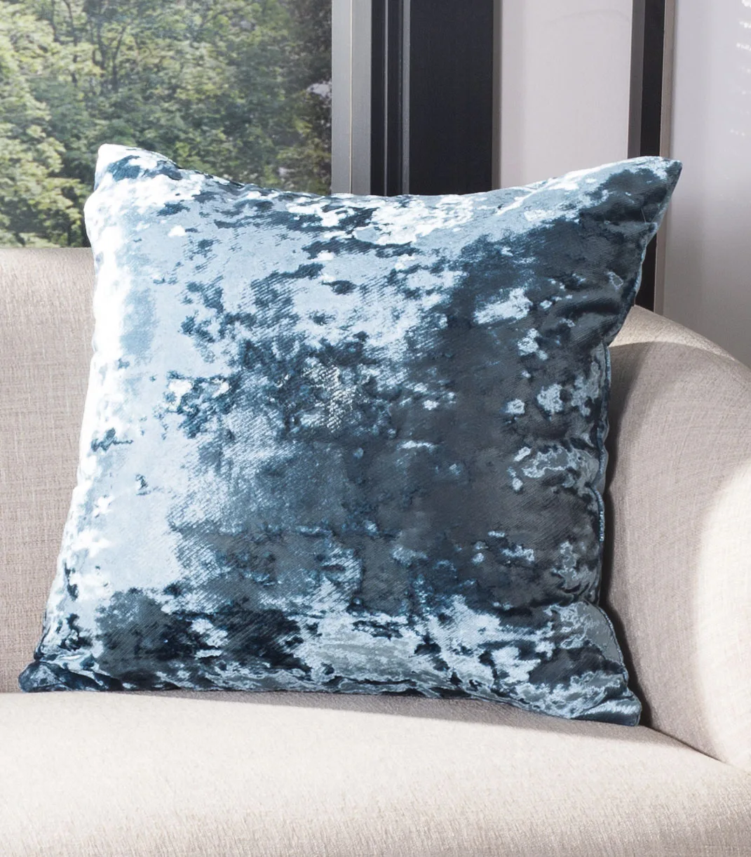 18 inch distressed solid plush pillow in marine blue
18 inch distressed solid plush pillow in marine blue