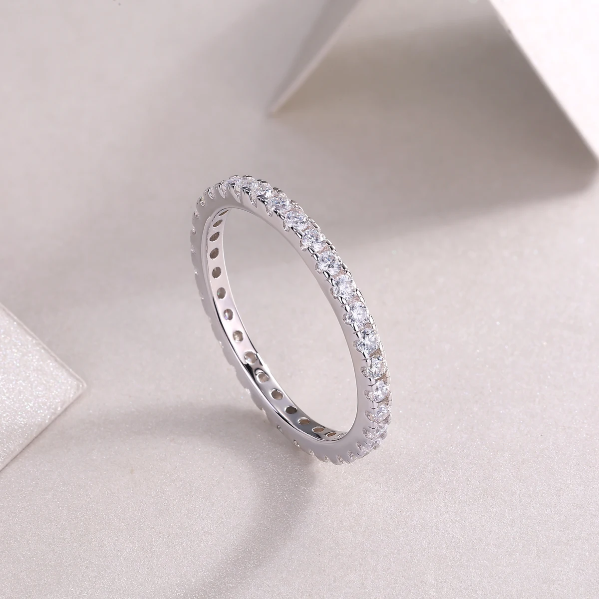 KNRIQUEN Moissanite D Color 18K Gold Plated 925 Sterling Silver Moissanite Ring Diamond Test Passed Jewelry Gift for Women
KNRIQUEN Moissanite D Color 18K Gold Plated 925 Sterling Silver Moissanite Ring Diamond Test Passed Jewelry Gift for Women