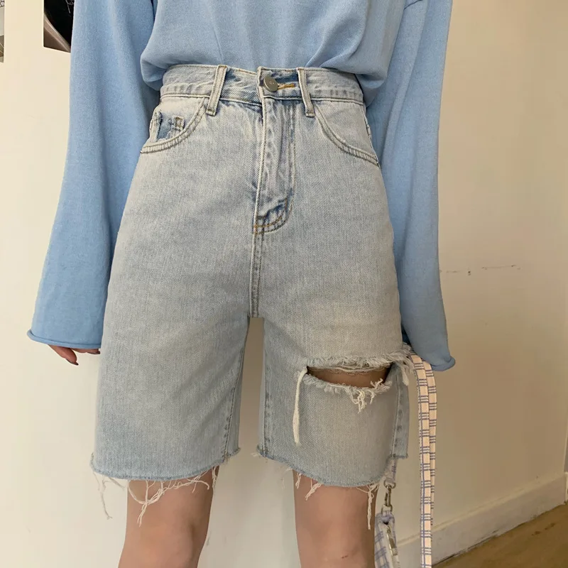2024 new summer style retro high-waisted loose straight ripped denim shorts High Waist Women Half Shorts Loose Split Pants
2024 new summer style retro high-waisted loose straight ripped denim shorts High Waist Women Half Shorts Loose Split Pants