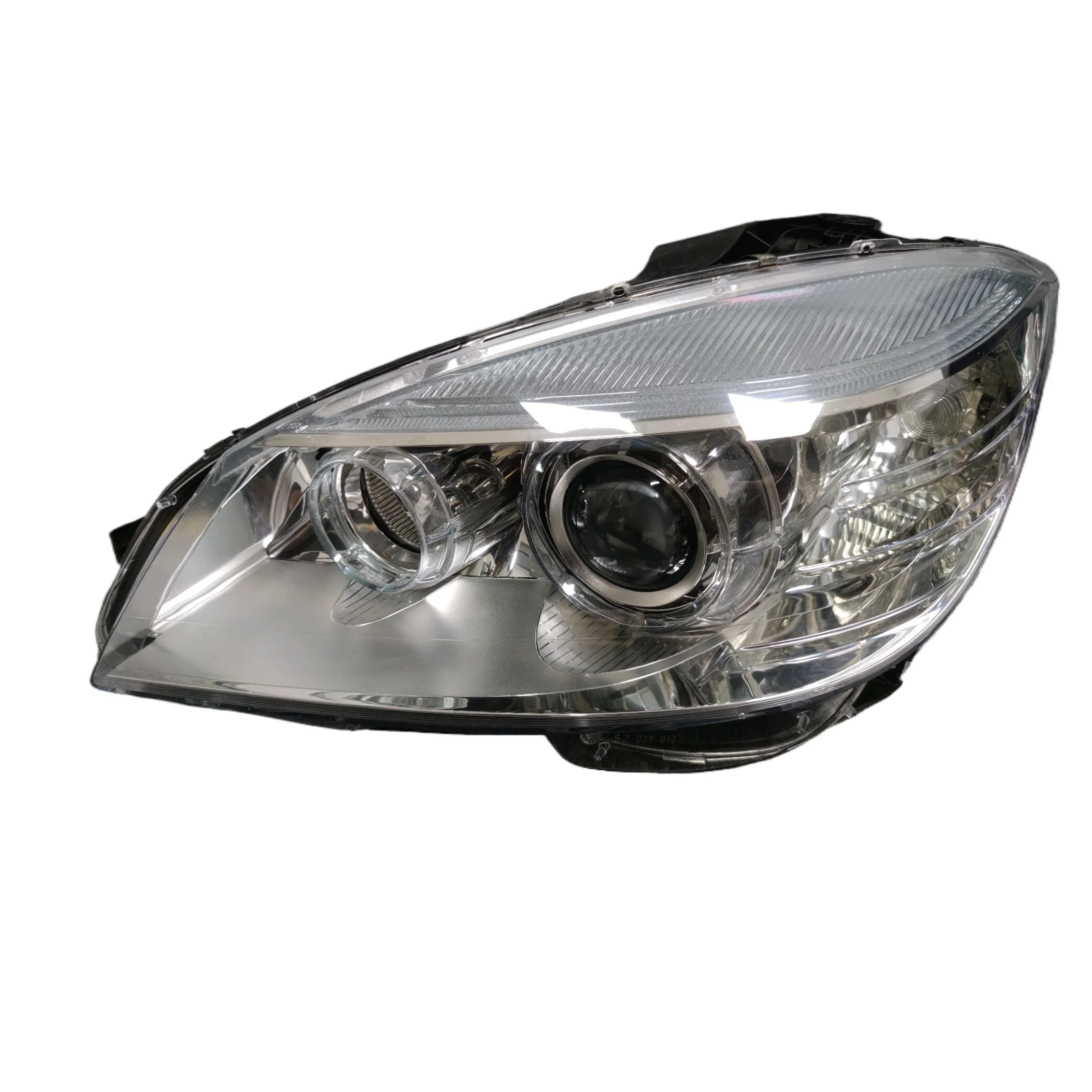 Высококачественные передние фары, подходящие для автомобиля Mercedes Benz C-Class W204 Hernia
Высококачественные передние фары, подходящие для автомобиля Mercedes Benz C-Class W204 Hernia