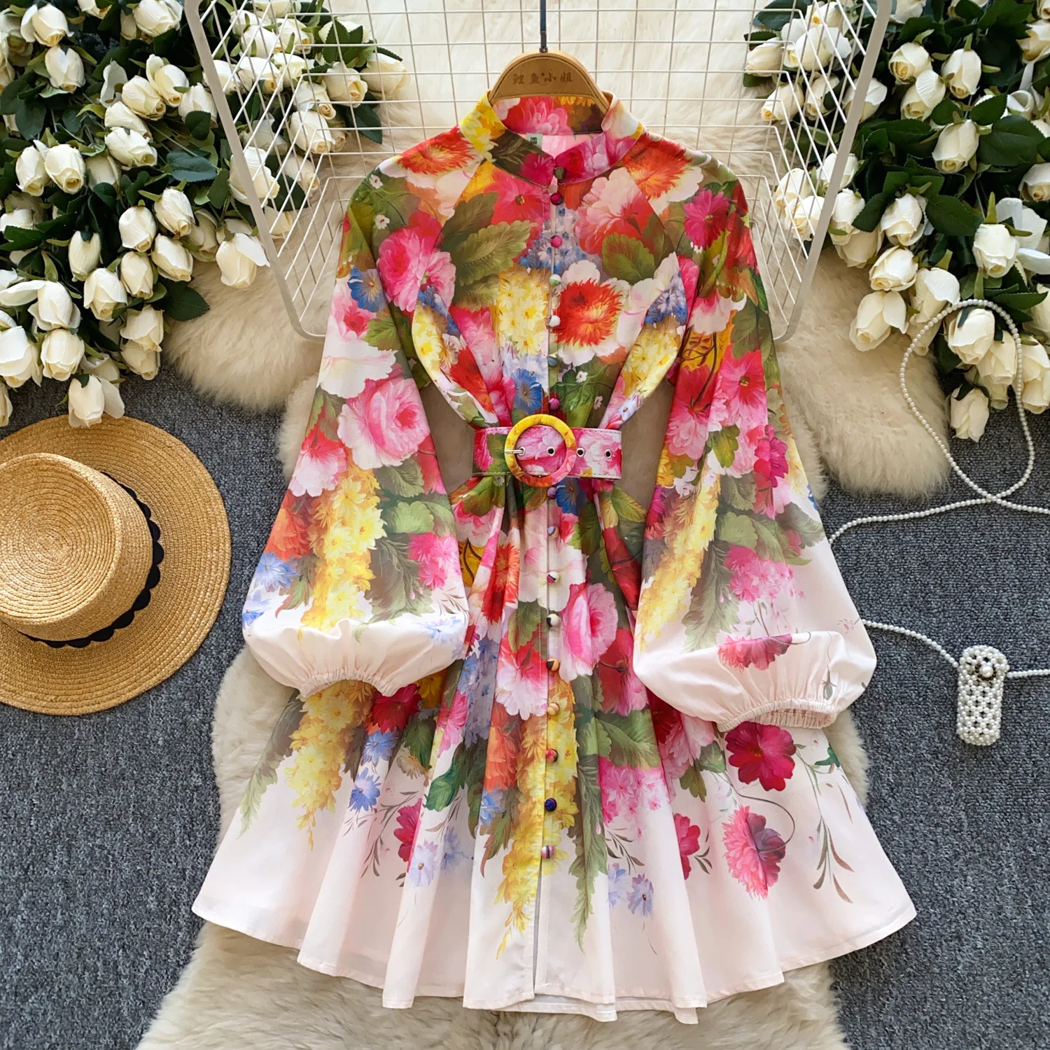 European and American retro printed dress 2025 spring French standing collar lantern sleeve single breasted waist A-line skirt
European and American retro printed dress 2025 spring French standing collar lantern sleeve single breasted waist A-line skirt