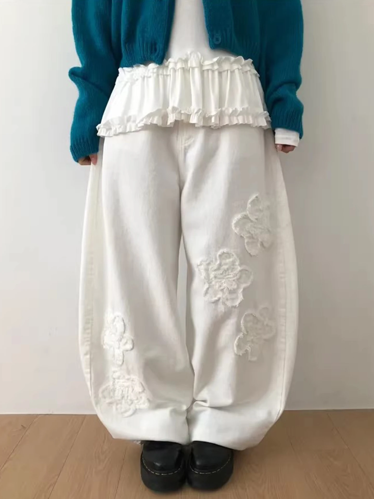 High Waist Straight Leg High Stitching Embroidered Floral Women's Jeans Spring New Style Retro Loose Fit Casual Trousers
High Waist Straight Leg High Stitching Embroidered Floral Women's Jeans Spring New Style Retro Loose Fit Casual Trousers