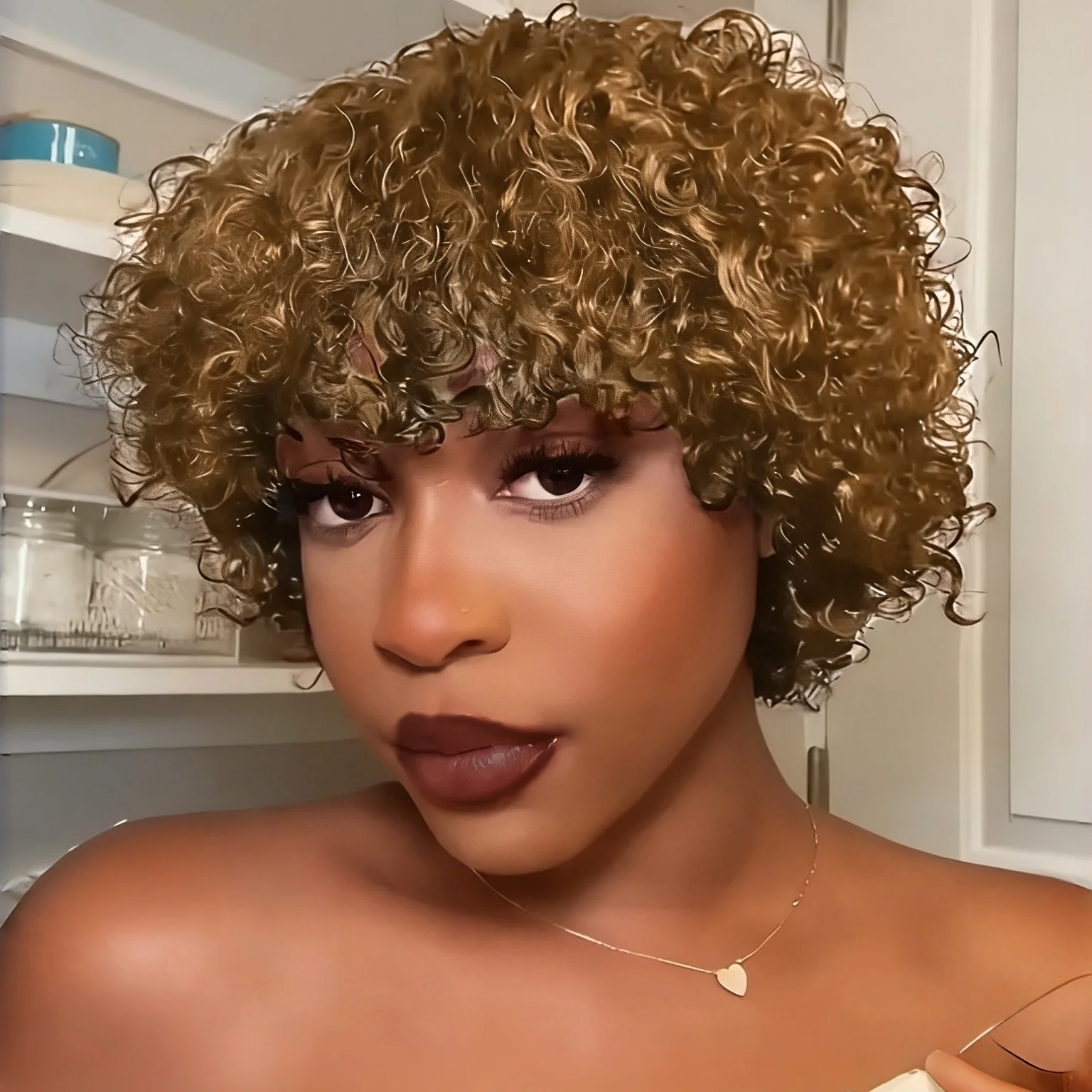 Женский короткий афро вьющийся/человеческие волосы, полностью машинный парик с челкой
Женский короткий афро вьющийся/человеческие волосы, полностью машинный парик с челкой