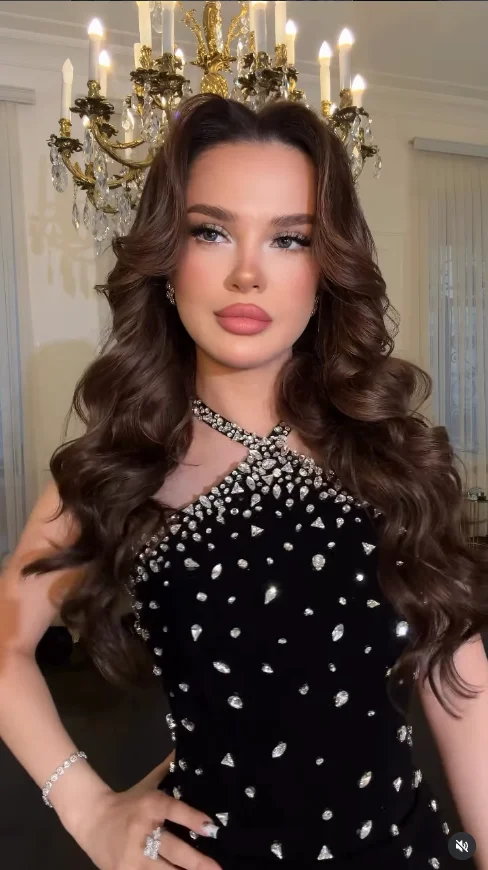 Black Prom Dresses Halter Neck Sleeveless Gala Dresses with Crystal Saudi Arabic Mini Evening Dress Party Gown Unique Customized
Black Prom Dresses Halter Neck Sleeveless Gala Dresses with Crystal Saudi Arabic Mini Evening Dress Party Gown Unique Customized