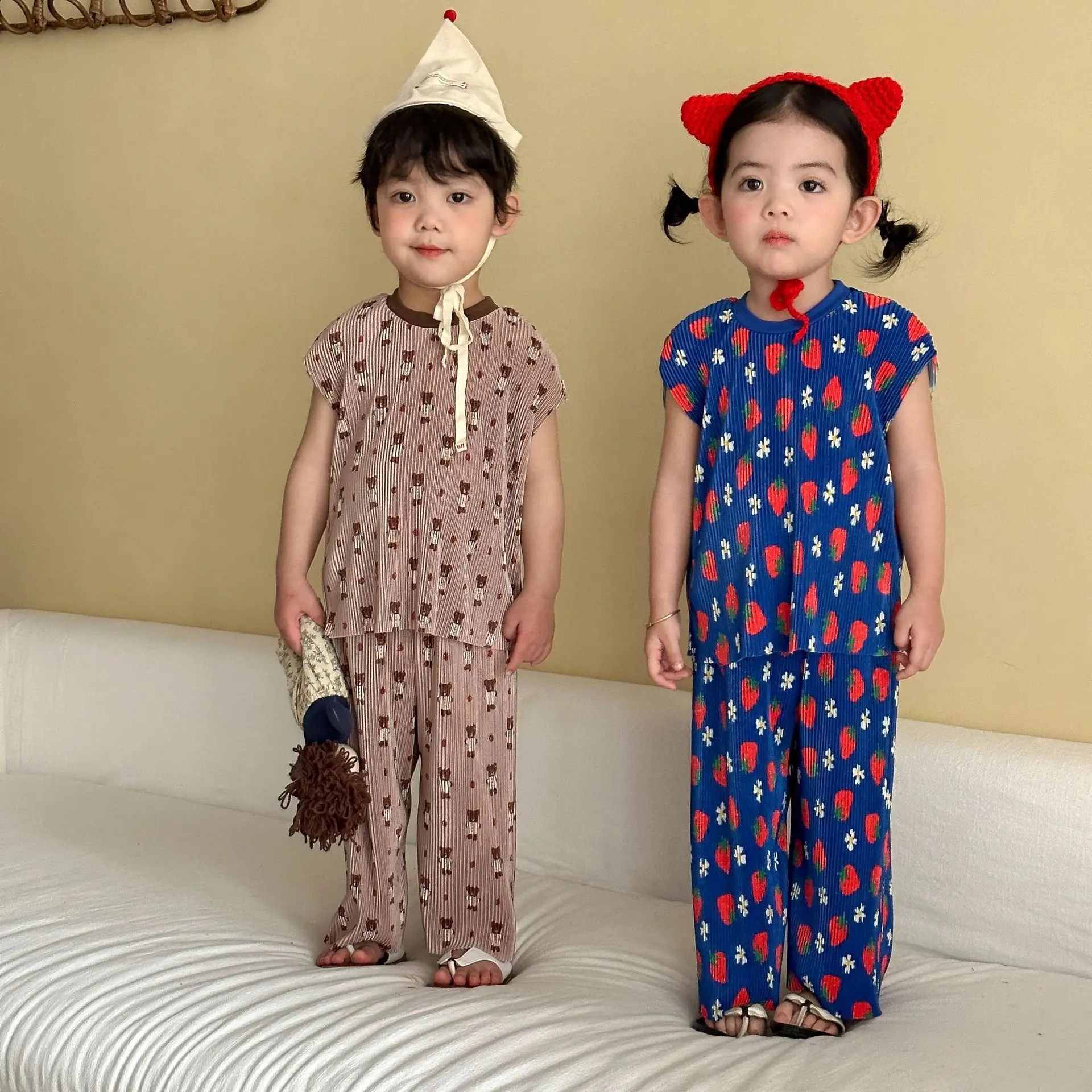 Korean Style Allover Print Boys Girls Pleated Clothing Set Soft Loose Children's Matching Sets Tank Top+trousers Suit Streetwear
Korean Style Allover Print Boys Girls Pleated Clothing Set Soft Loose Children's Matching Sets Tank Top+trousers Suit Streetwear