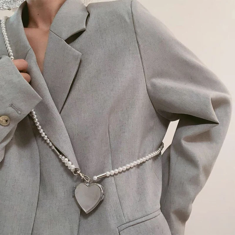 Ins Wind Pearl Waist Chain Crossbody Strap Women 100 Fashion Heart Pendant Decorative Belt Skirt Suit Accessories
Ins Wind Pearl Waist Chain Crossbody Strap Women 100 Fashion Heart Pendant Decorative Belt Skirt Suit Accessories