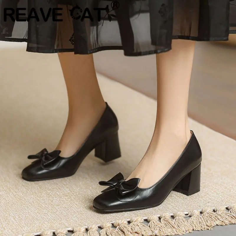Женские офисные туфли-лодочки REAVE CAT, брендовые туфли-лодочки на массивном каблуке 6 см, элегантные мягкие туфли больших размеров 43 с бантом для свиданий и весны
Женские офисные туфли-лодочки REAVE CAT, брендовые туфли-лодочки на массивном каблуке 6 см, элегантные мягкие туфли больших размеров 43 с бантом для свиданий и весны
