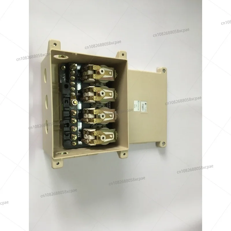 The JD331121 12V Retarder Control Box Relay Is Suitable for RVs, Sanitation Trucks, and Special-purpose Tow Trucks
The JD331121 12V Retarder Control Box Relay Is Suitable for RVs, Sanitation Trucks, and Special-purpose Tow Trucks
