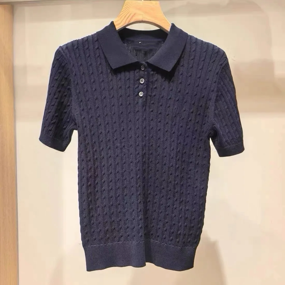 Fashionable Knitted Short Sleeve Shirt with Twist Flower Design Slimming Style B Home 26 Summer Old Money Look
Fashionable Knitted Short Sleeve Shirt with Twist Flower Design Slimming Style B Home 26 Summer Old Money Look