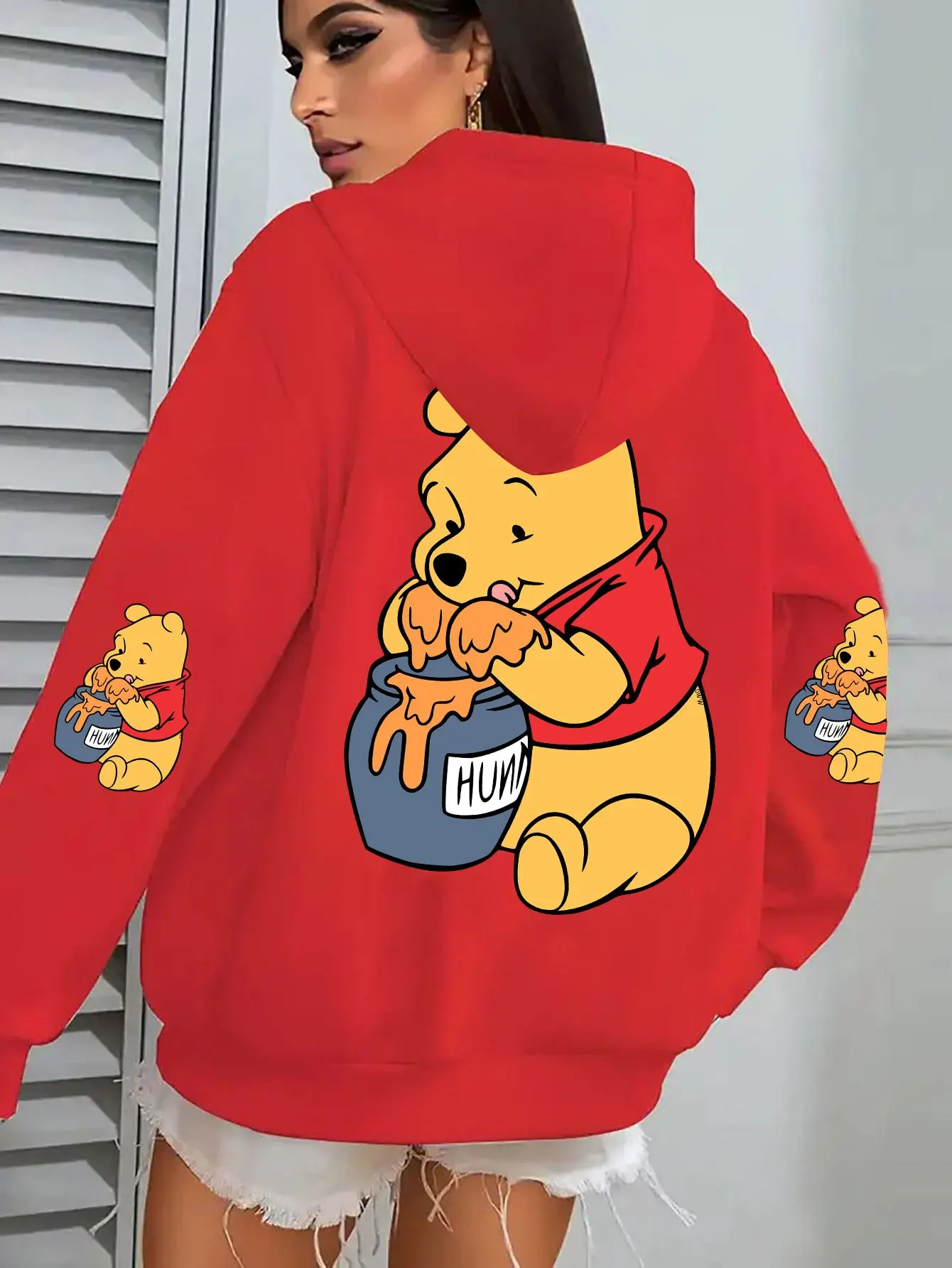 Хлопковая флисовая толстовка унисекс Disney Winnie The Pooh красного цвета, сидящая с синим медовым горшком и маленькими рукавами, свободная посадка
Хлопковая флисовая толстовка унисекс Disney Winnie The Pooh красного цвета, сидящая с синим медовым горшком и маленькими рукавами, свободная посадка