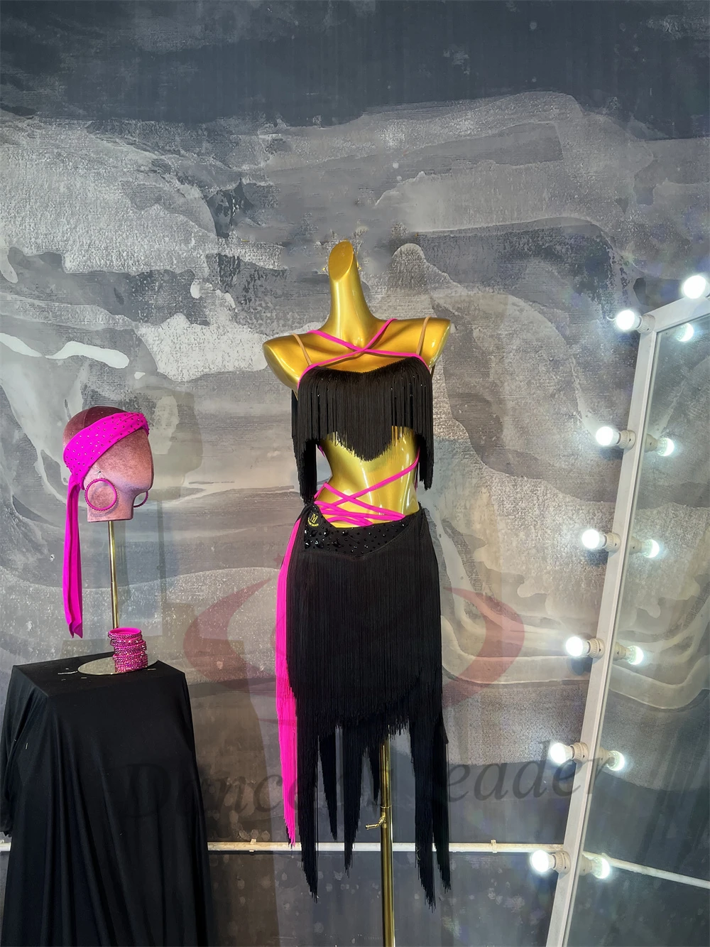 Профессиональное платье для латиноамериканских танцев для взрослых и детей, высококачественное, на заказ, с бахромой, на бретелях, для танго, женская профессиональная одежда
Профессиональное платье для латиноамериканских танцев для взрослых и детей, высококачественное, на заказ, с бахромой, на бретелях, для танго, женская профессиональная одежда