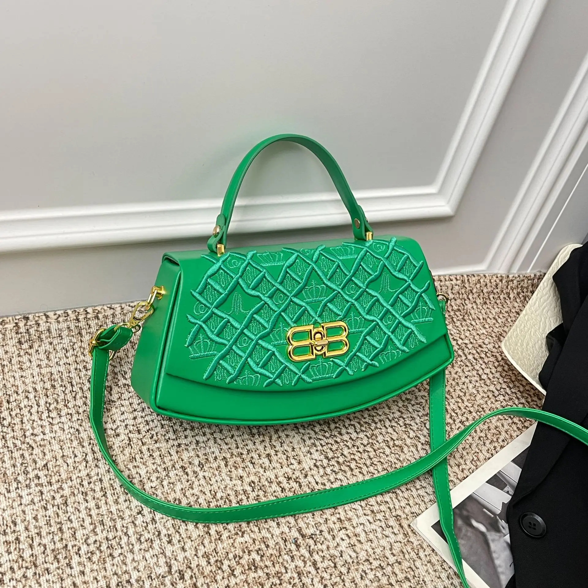 2025 New Autumn Winter Maillard Bag - Vintage Minimalist Crossbody Bag for Women with Unique Texture
2025 New Autumn Winter Maillard Bag - Vintage Minimalist Crossbody Bag for Women with Unique Texture