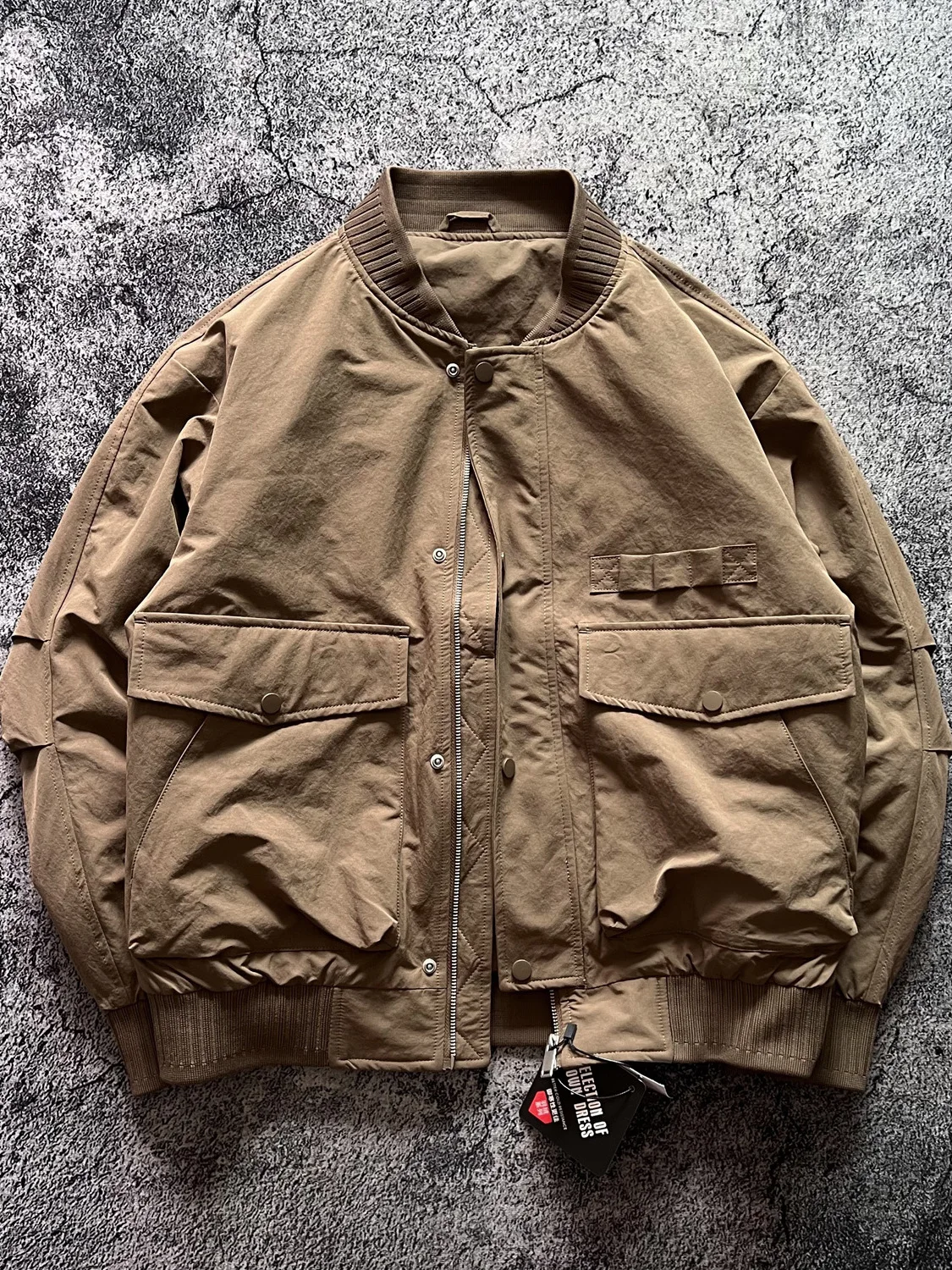 Retro American Barn Sle ket Workwear Baseball Collar Lightweight Haome Pure Color 90 White Du down Versatile down J...
Retro American Barn Sle ket Workwear Baseball Collar Lightweight Haome Pure Color 90 White Du down Versatile down J...