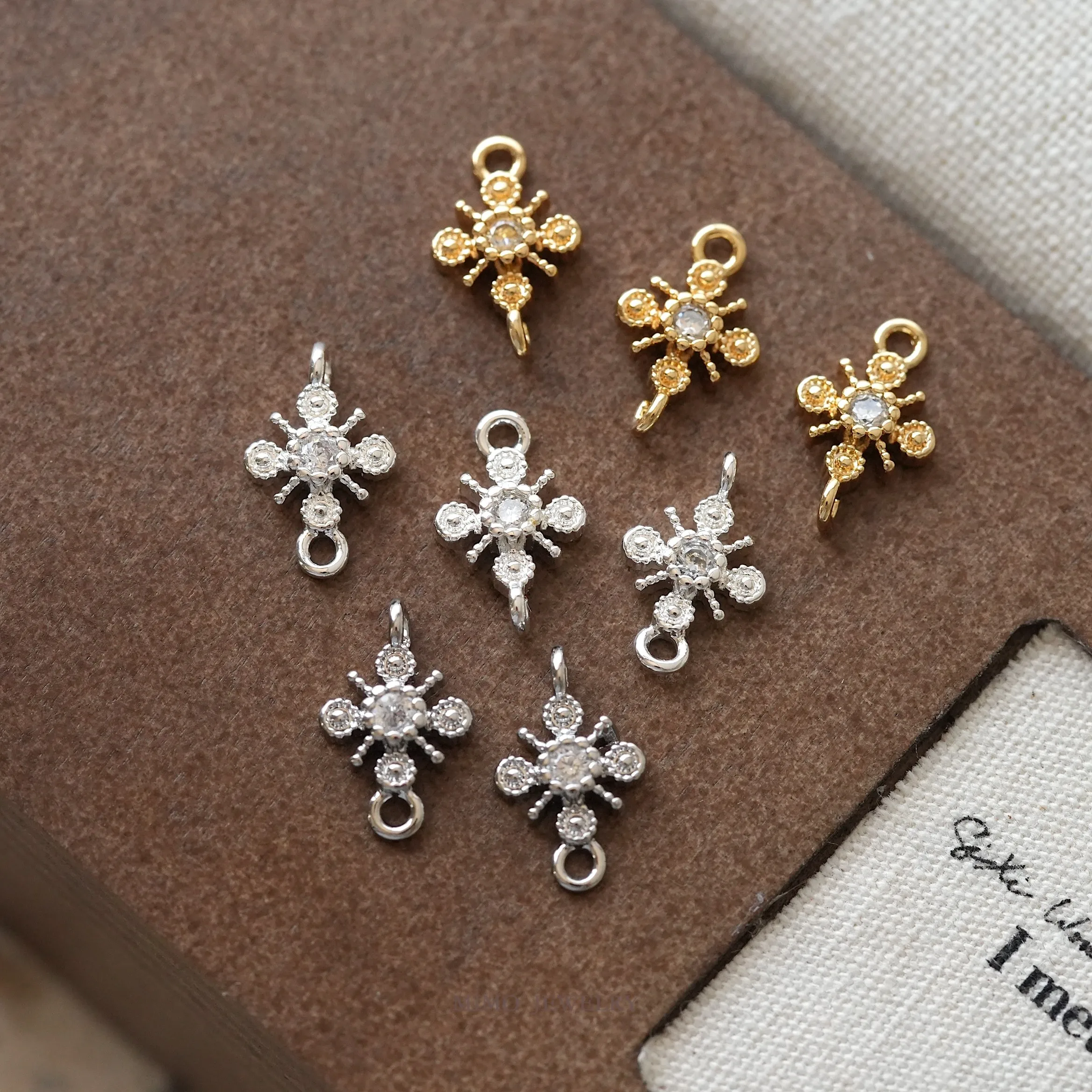 Double Hanging Cross White Zirconium Flower Connector Charms Pendant Supplies DIY Hand Brass Gold Plated Accessories 11.7x7.5mm
Double Hanging Cross White Zirconium Flower Connector Charms Pendant Supplies DIY Hand Brass Gold Plated Accessories 11.7x7.5mm